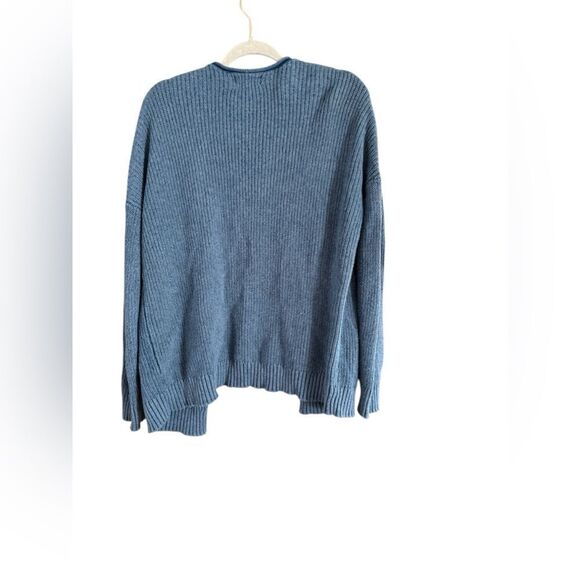 Universal thread size medium blue, long sleeve cardigan - Picture 9 of 9